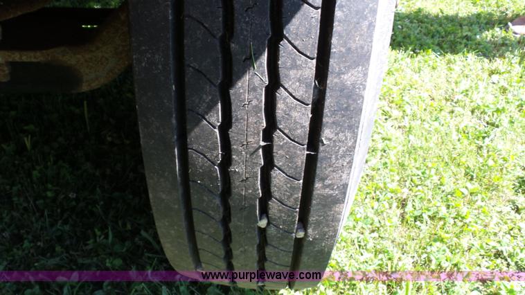 image for item L7017 1999 International 4900 dump truck