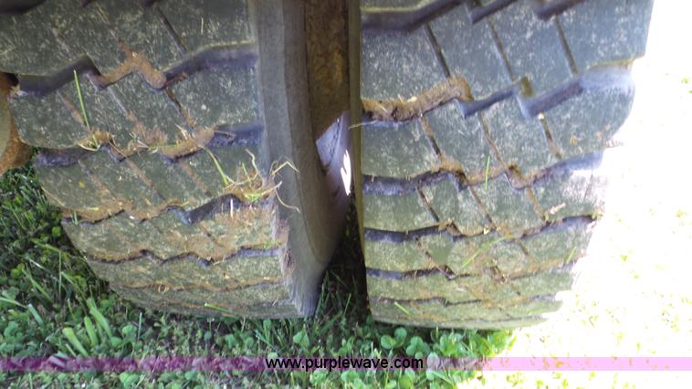 image for item L7017 1999 International 4900 dump truck