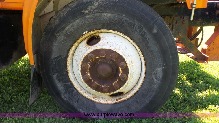 image for item L7017 1999 International 4900 dump truck