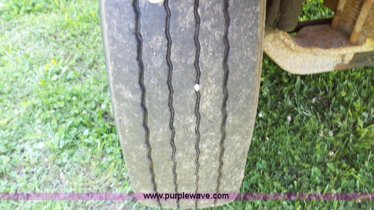 image for item L7017 1999 International 4900 dump truck