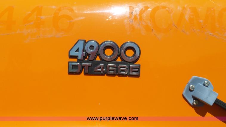 image for item L7017 1999 International 4900 dump truck