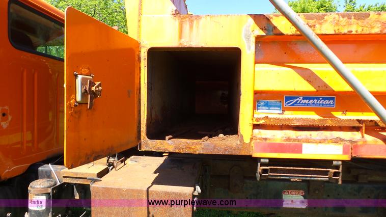 image for item L7017 1999 International 4900 dump truck