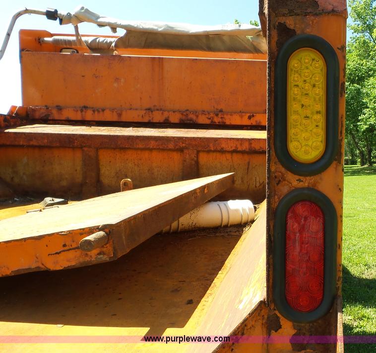 image for item L7017 1999 International 4900 dump truck