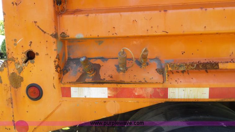 image for item L7017 1999 International 4900 dump truck