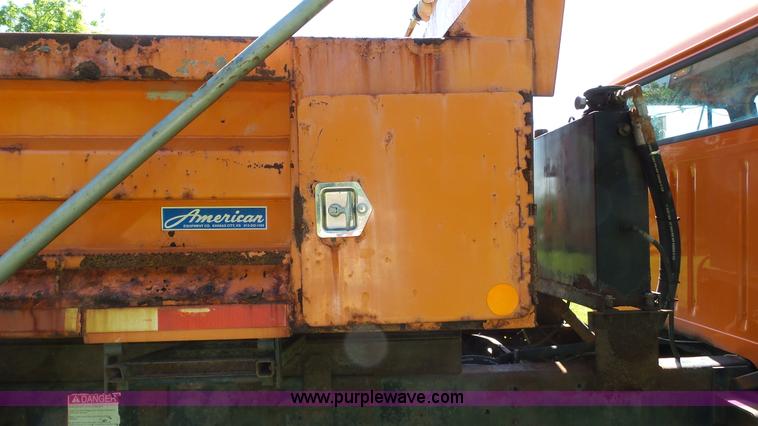 image for item L7017 1999 International 4900 dump truck