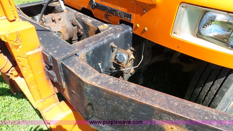 image for item L7017 1999 International 4900 dump truck