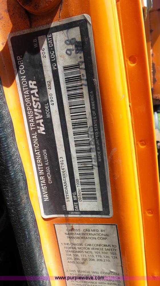 image for item L7017 1999 International 4900 dump truck