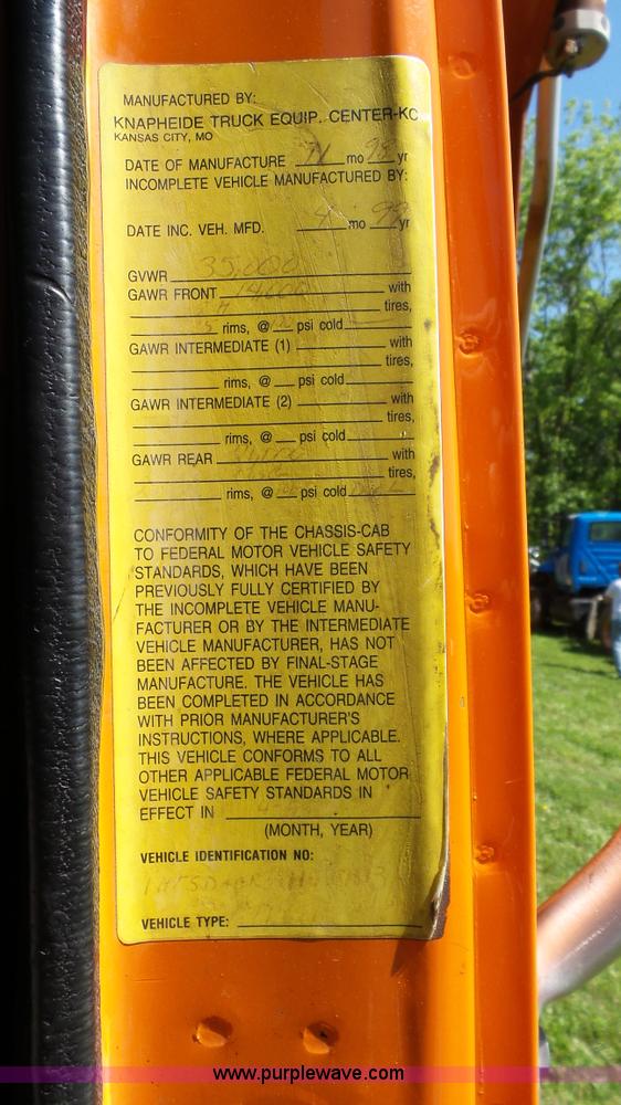 image for item L7017 1999 International 4900 dump truck