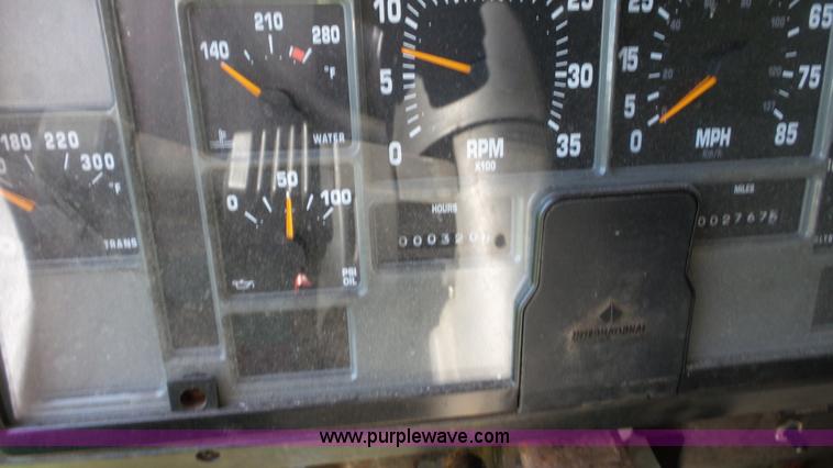 image for item L7017 1999 International 4900 dump truck