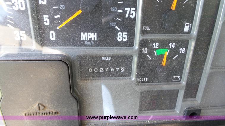 image for item L7017 1999 International 4900 dump truck