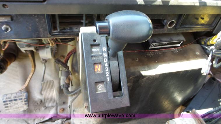 image for item L7017 1999 International 4900 dump truck