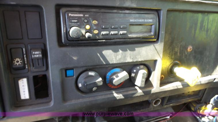 image for item L7017 1999 International 4900 dump truck