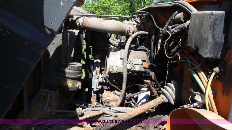 image for item L7017 1999 International 4900 dump truck