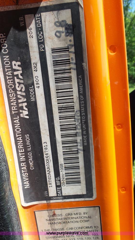 image for item L7017 1999 International 4900 dump truck