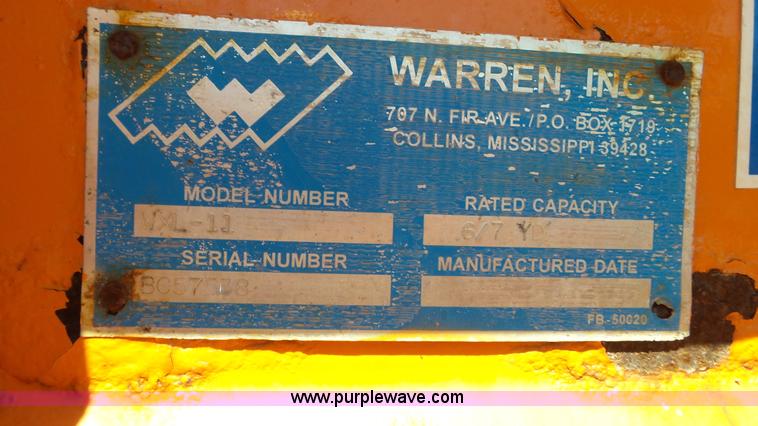 image for item L7017 1999 International 4900 dump truck