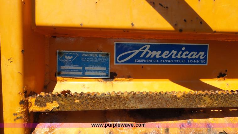 image for item L7017 1999 International 4900 dump truck