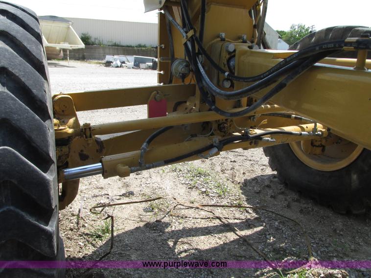 image for item L7019 2008 Caterpillar 140M motor grader