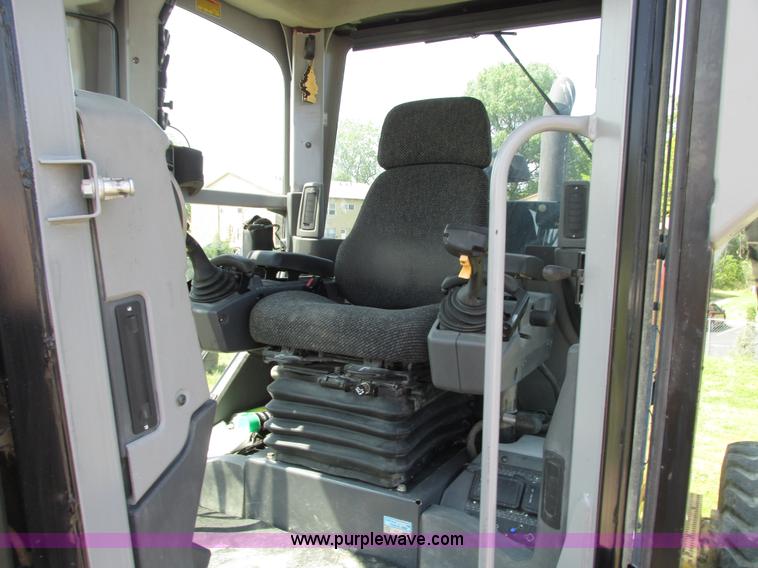 image for item L7019 2008 Caterpillar 140M motor grader