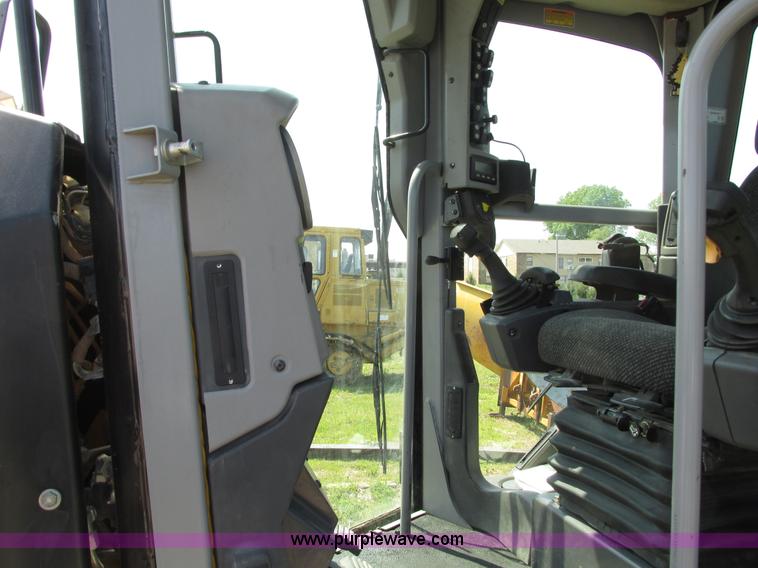 image for item L7019 2008 Caterpillar 140M motor grader