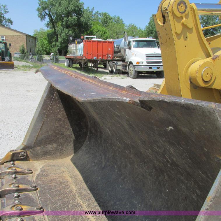 image for item L7020 1997 Caterpillar 963B track loader