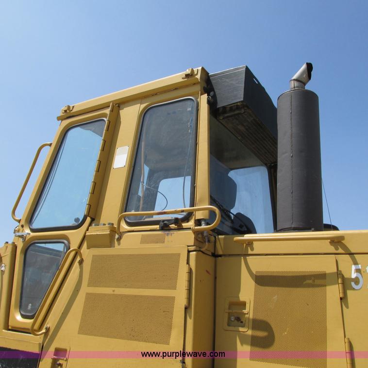 image for item L7020 1997 Caterpillar 963B track loader