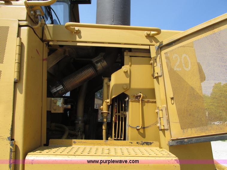 image for item L7020 1997 Caterpillar 963B track loader