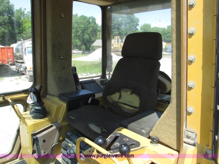 image for item L7020 1997 Caterpillar 963B track loader