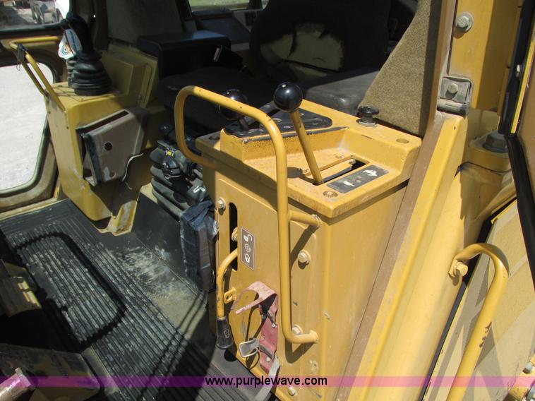 image for item L7020 1997 Caterpillar 963B track loader