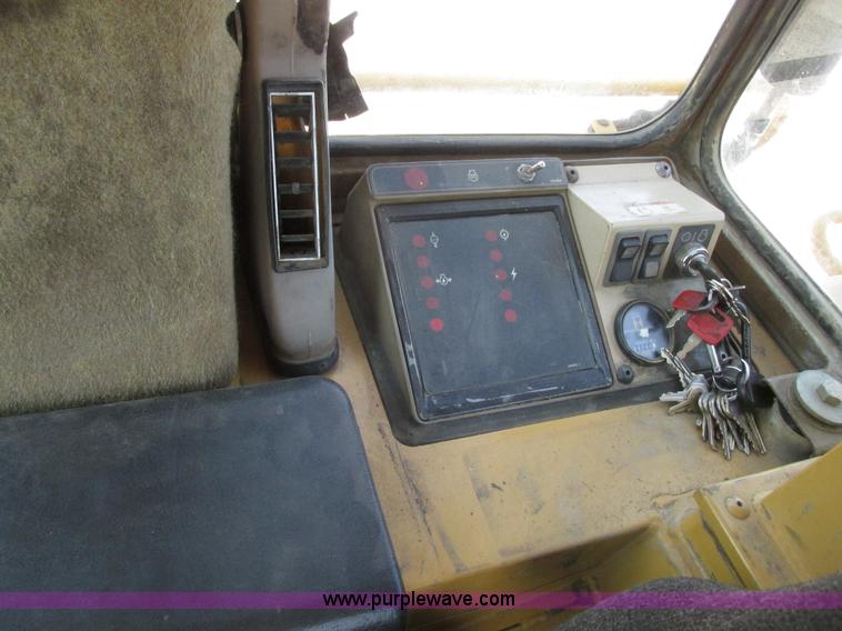 image for item L7020 1997 Caterpillar 963B track loader