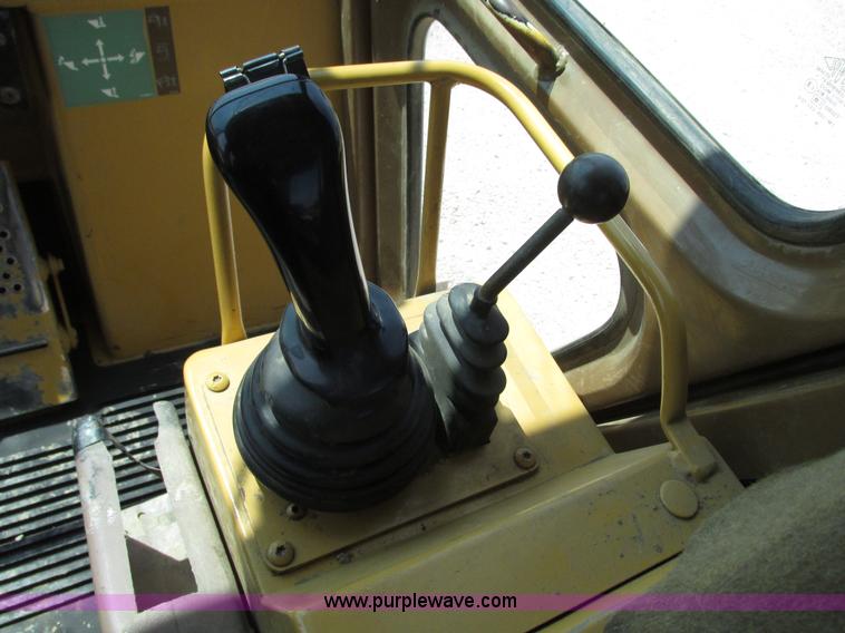 image for item L7020 1997 Caterpillar 963B track loader