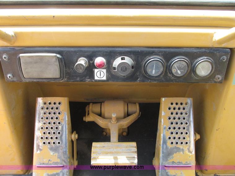 image for item L7020 1997 Caterpillar 963B track loader