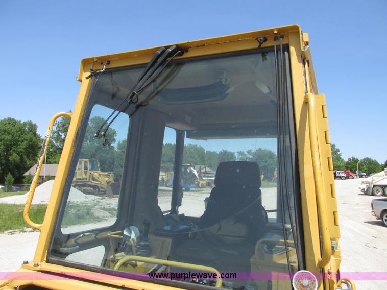 image for item L7020 1997 Caterpillar 963B track loader