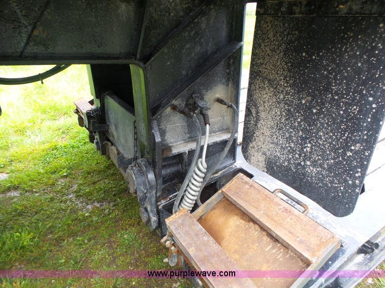 image for item L7229 1999 Dynaweld equipment trailer
