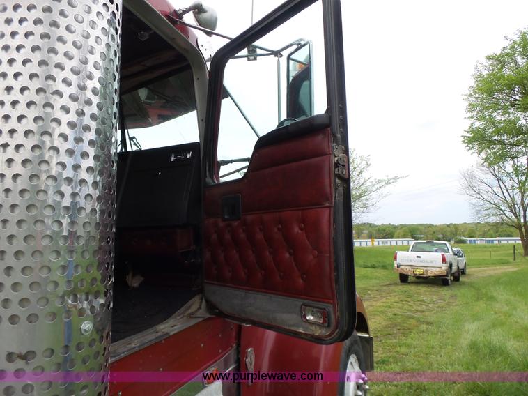 image for item L7230 1997 Kenworth W900 semi truck