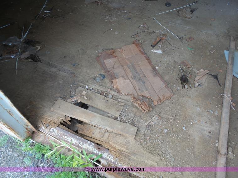 image for item BR9172 1999 Independent Conex storage container