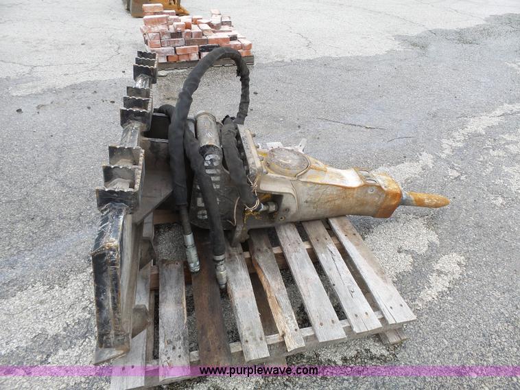 image for item BR9202 Skid steer hydraulic hammer