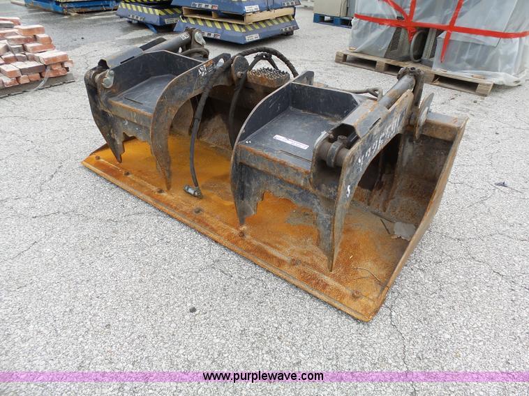 image for item BR9203 Skid steer grapple bucket
