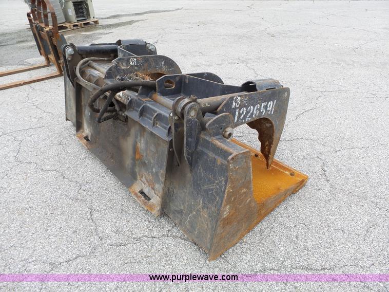image for item BR9203 Skid steer grapple bucket