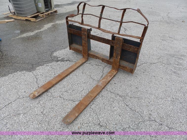 Skid steer forks in Kansas City, MO Item BR9204 sold Purple Wave