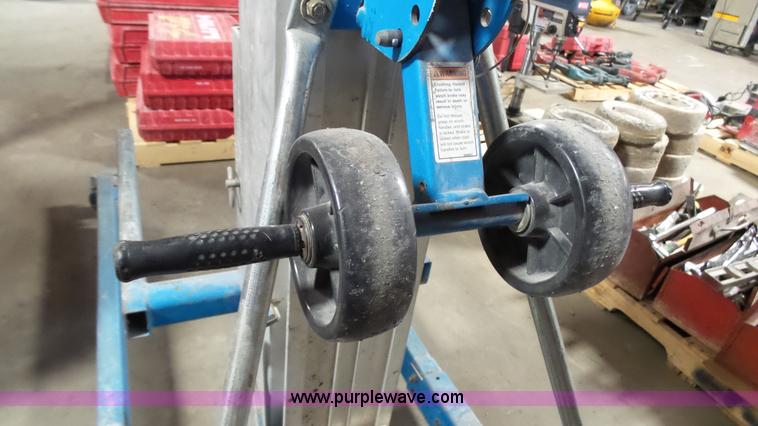 image for item BZ9425 Genie Superlift Advantage SLA-15 vertical lift