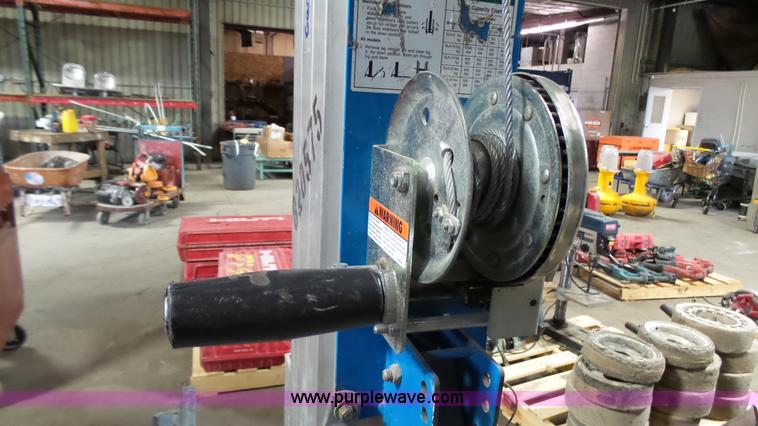 image for item BZ9425 Genie Superlift Advantage SLA-15 vertical lift