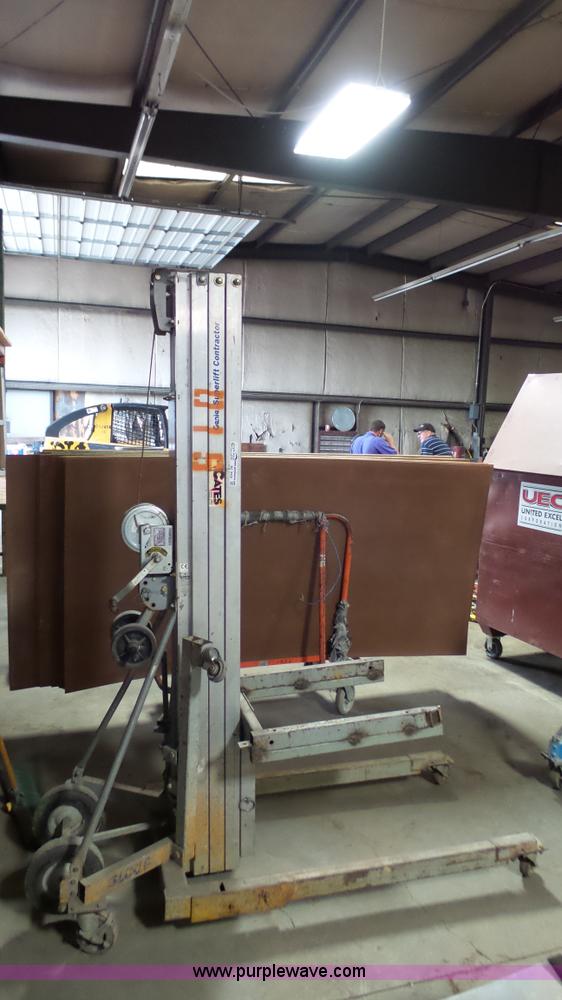 image for item BZ9426 Genie Superlift Advantage SLC-18 vertical lift