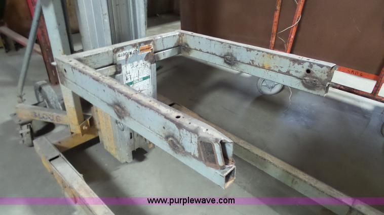 image for item BZ9426 Genie Superlift Advantage SLC-18 vertical lift