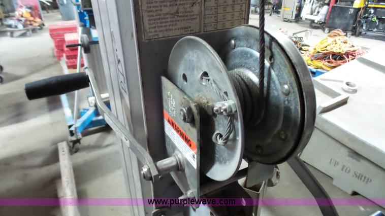 image for item BZ9426 Genie Superlift Advantage SLC-18 vertical lift