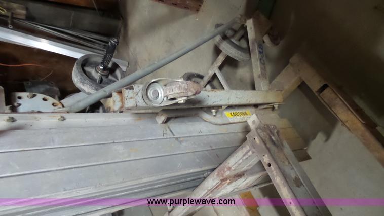 image for item BZ9426 Genie Superlift Advantage SLC-18 vertical lift