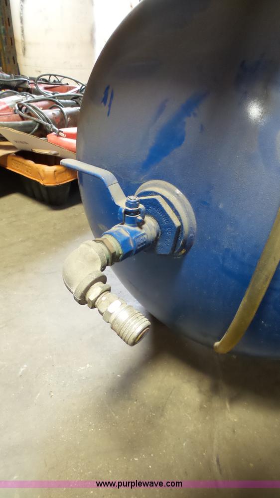 image for item BZ9450 2006 Quincy air compressor