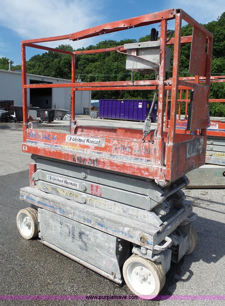 image for item J4100 Skyjack SJIII 3219 scissor lift