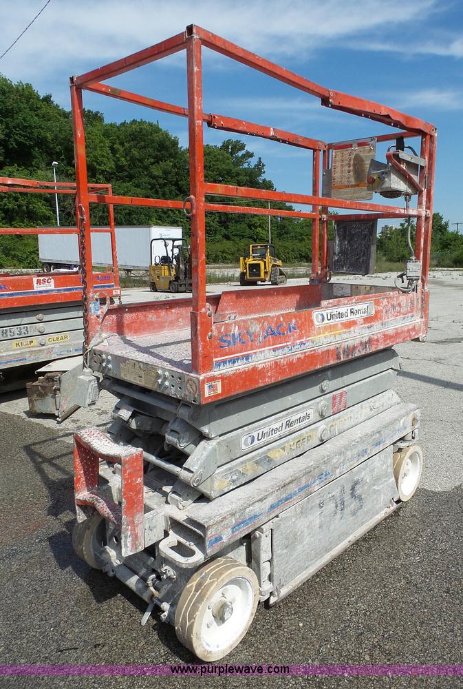 image for item J4100 Skyjack SJIII 3219 scissor lift