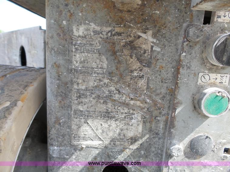 image for item J4100 Skyjack SJIII 3219 scissor lift