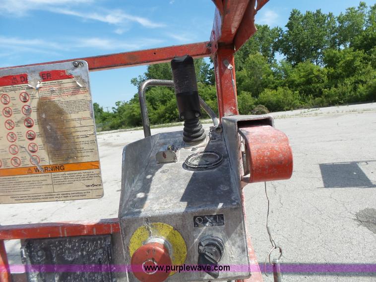 image for item J4100 Skyjack SJIII 3219 scissor lift